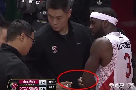 胡金秋反关节硬拉劳森,李春江说属于正常接触。这事你们怎么看?