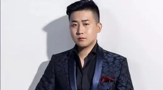 小鹏飞向鸭蛋求婚了,这是怎么回事?