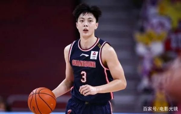 翟晓川意外帮杜锋取胜！汤杰获最佳摸鱼奖，赵睿去哪儿了呢？
