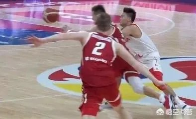 李楠结束采访时回应中国男篮两大问题,并认为发球失误不怪周琦,你们怎么看?
