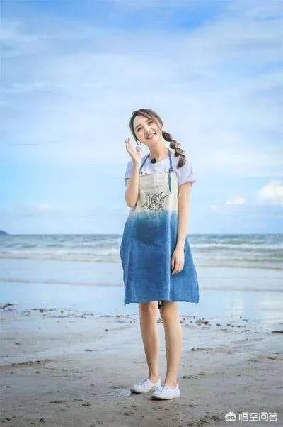 为什么看完《湖南卫视元宵喜乐会》,很多人怀疑主持人靳梦佳整容了?对她该如何评价?