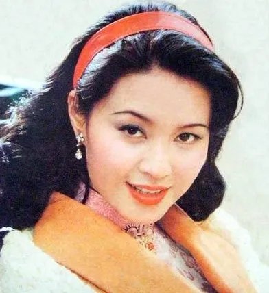 方舒外号“高压线”,追求者无数,意外车祸撞出姐弟恋。后来怎样?