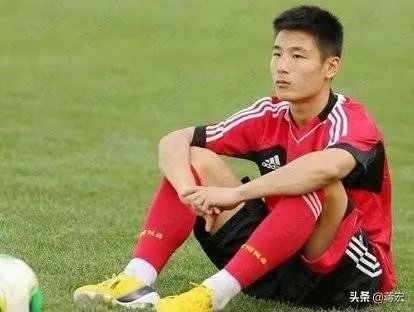 国足招入多名归化前锋,武磊还能竞争首发位置吗?