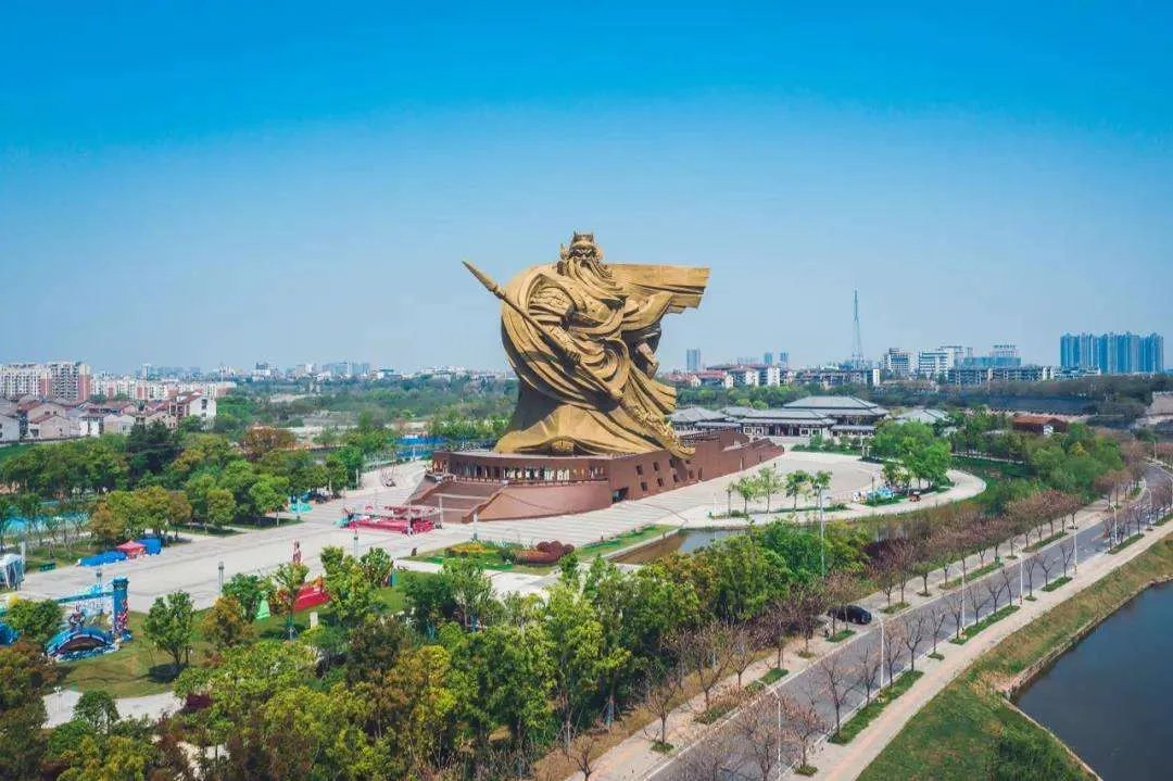 住建部通报湖北巨型关公像等问题,为什么说其破坏古城风貌?