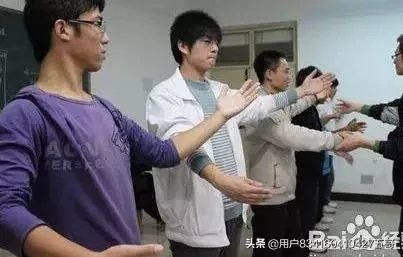 大众交谊舞好学吗?需要注意什么呢?