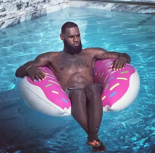 在NBA历史当中最高的球员是马努特波尔，他究竟有多高？