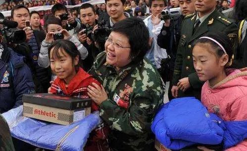 李宇春生日粉丝公益捐款破百万,为什么明星们都热爱公益活动?