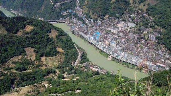 云南最窄的峡谷县城