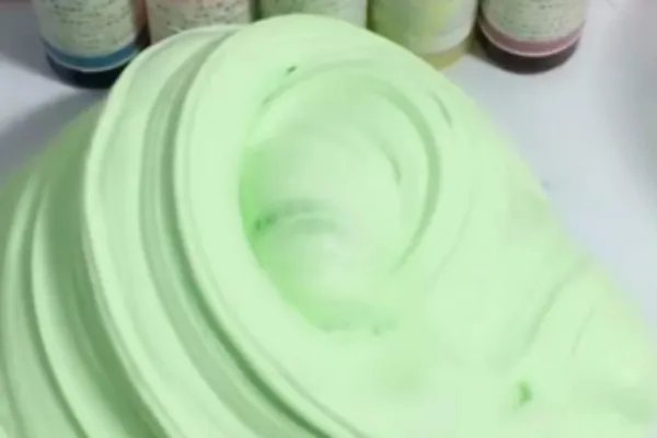 不用胶水和硼砂水和粘土和剃须泡怎么做起泡胶?