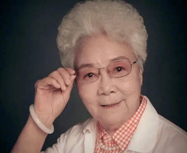 悲惨的田华：家中四人患癌，花光300万，如今怎样？