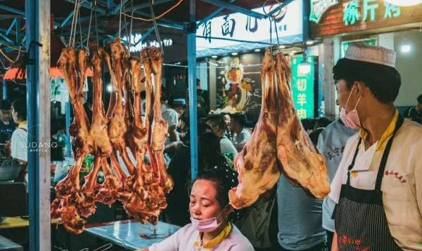国内最好逛的地摊夜市,兰州正宁路可以上榜吗?