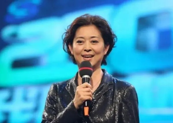 倪萍吐槽4位主持人全是废物,她为何这么敢说?