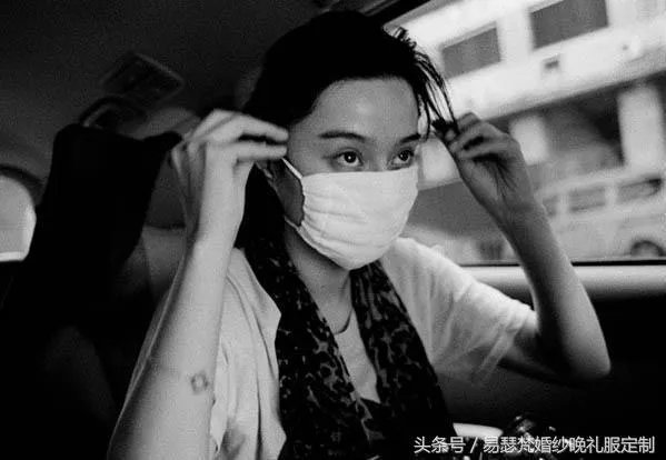 范冰冰穿长袖礼服领奖，背后的原因让人心疼？