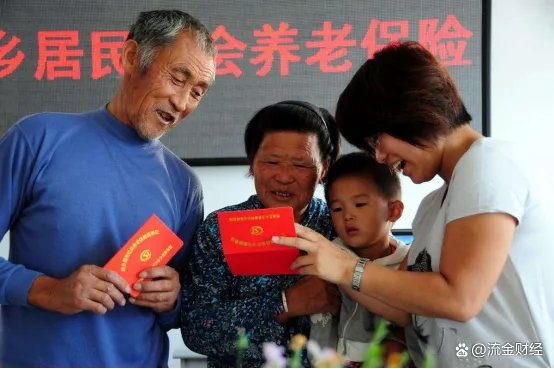 养老金或迎来新调整,每月将多领450元?哪些人能受益?