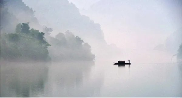 雾锁山头山锁雾，天连水尾水连天的意思，简单的