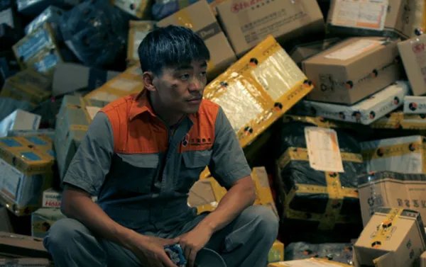 如何看待“公寓电梯贴提示让快递走楼梯”这件事?