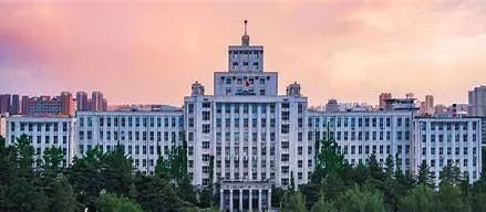 大学生就业难吗？