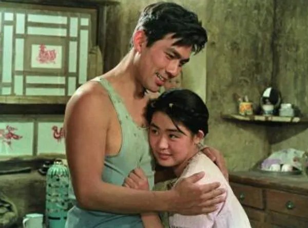 《牧马人》女主角丛珊,走红后遭人妒忌无奈出国,如今咋样了?