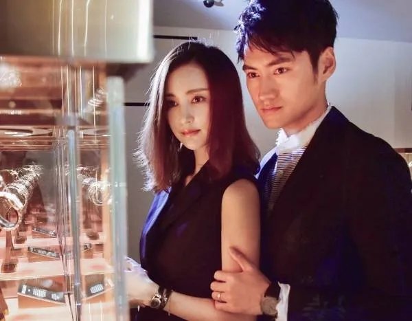 余文乐罕见晒儿子的正面照为妻子庆生,娱乐圈除了余文乐还有谁这样“踏实”?