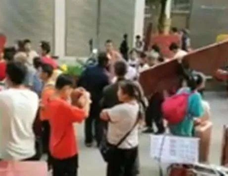 学生为何会自带床板入学呢?