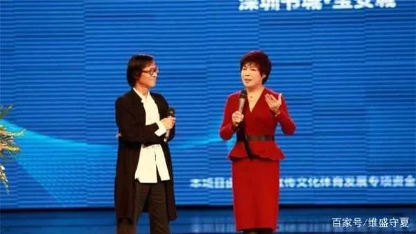 当年被北大学生轰下台的于丹:在跌落神坛的日子里,丈夫怎样做了?