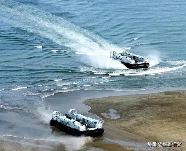 05式两栖步兵战车本身可以海上浮渡,为何还要用726气垫登陆艇运输?