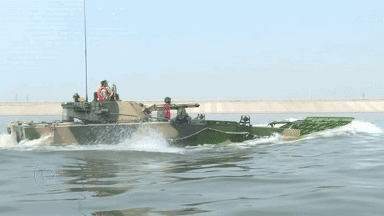 05式两栖步兵战车本身可以海上浮渡,为何还要用726气垫登陆艇运输?
