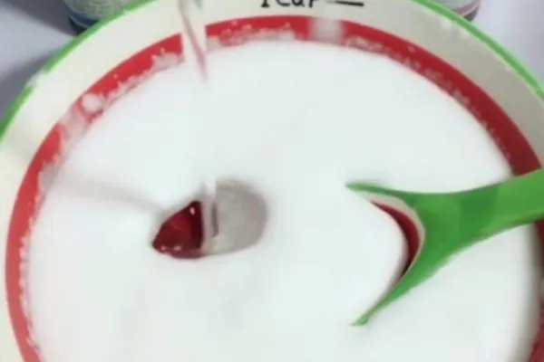 不用胶水和硼砂水和粘土和剃须泡怎么做起泡胶?