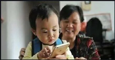 萌娃穿7件衣服上学，你跟奶奶有哪些不同的观念？