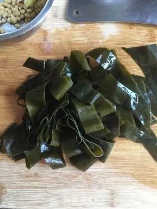 黄豆海带排骨汤
