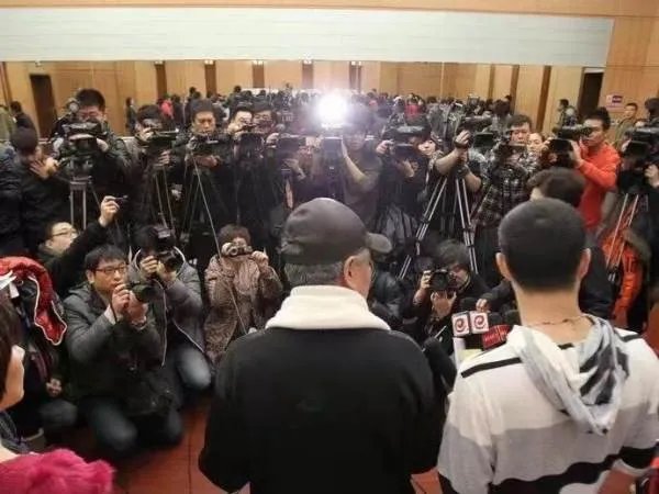 美女围绕不算什么,赵本山辉煌时期有多厉害?