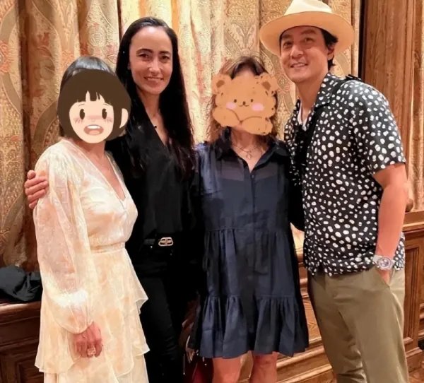 杨紫琼晒60岁生日照,76岁的未婚夫罕见现身庆生,他们还保持联系吗?