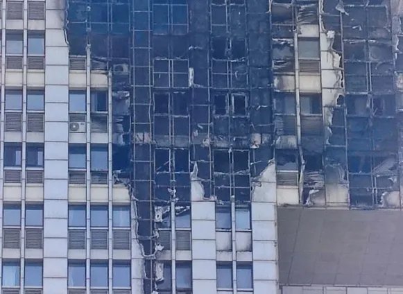 失火的大连地标留下黑色伤疤,导致起火的主要原因是什么?