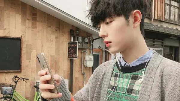 肖战在情人节直播唱跳,他是要为粉丝发放福利吗?