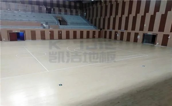 一个标准室内篮球场木地板需要多少钱