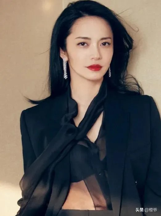 如何看唐一菲微博发红包?