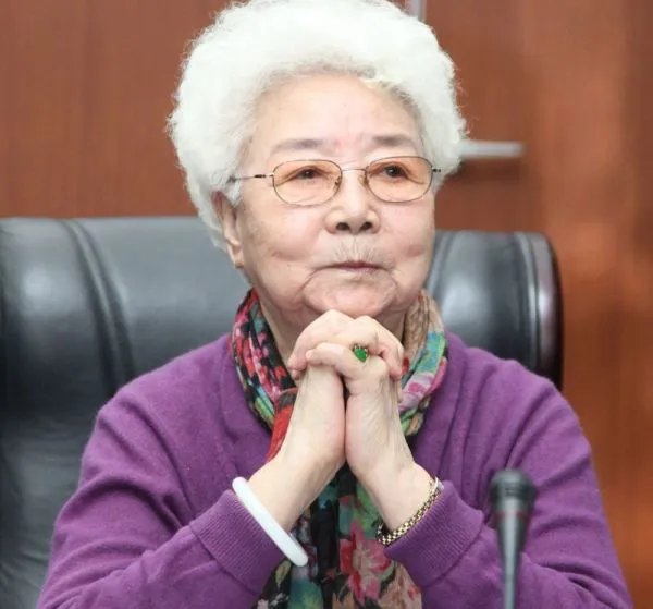 悲惨的田华：家中四人患癌，花光300万，如今怎样？