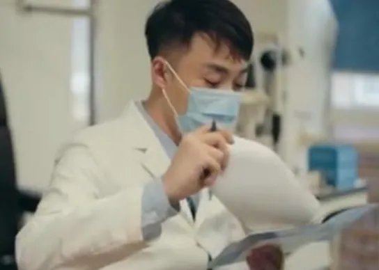 陶勇说左手的伤是自己的勋章，他为什么这么说？