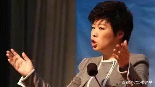 当年被北大学生轰下台的于丹:在跌落神坛的日子里,丈夫怎样做了?