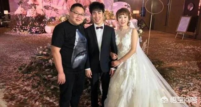 如何看待LOL骚男离婚后酒后探真言人气破四百万,自曝净身出户缘由?你怎么看?