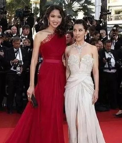 娱乐圈有哪些名副其实的「合影杀手」?