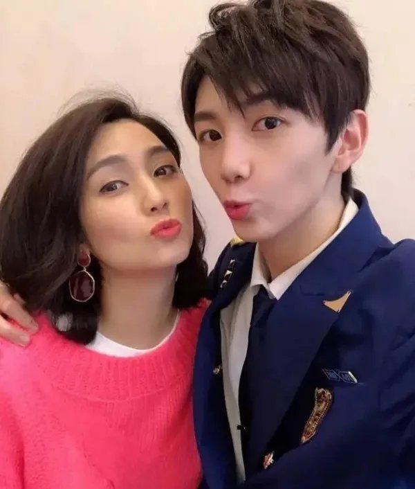 洪欣儿子继承妈妈颜值,是不是不负众望式的长大?