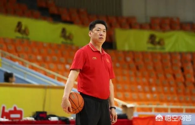 胡金秋反关节硬拉劳森,李春江说属于正常接触。这事你们怎么看?