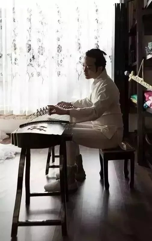 李玉刚中国风豪宅曝光,奇珍异宝多如博物馆,如此奢华却不显土豪