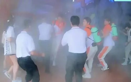 你怎么看待吴奇隆被保安当成坏人按倒这件事呢？