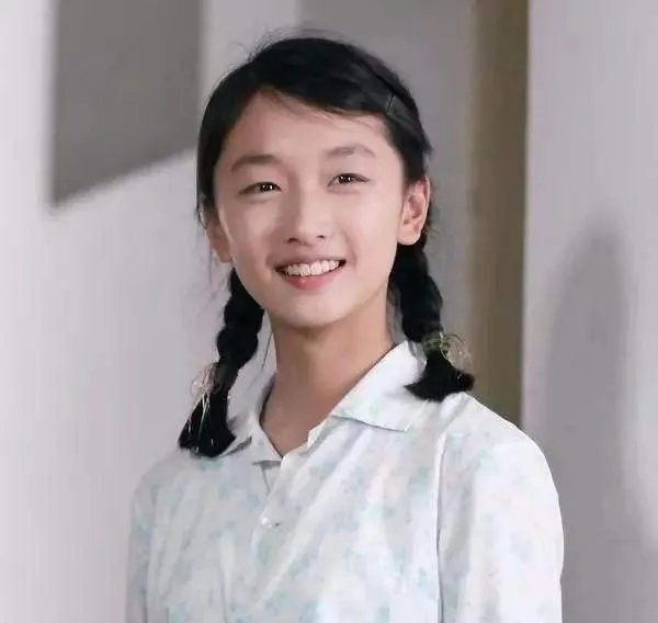 倪妮和周冬雨未P图合影曝光，这两个谋女郎谁赢了？