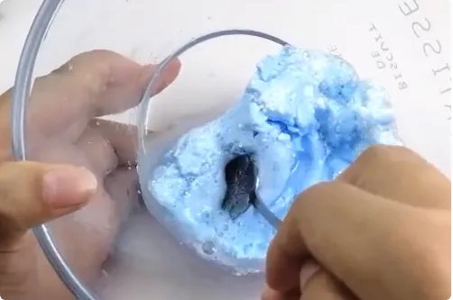 不用胶水和硼砂水和粘土和剃须泡怎么做起泡胶?
