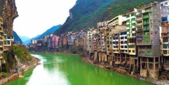 云南最窄的峡谷县城