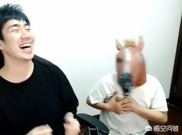 如何看待LOL骚男离婚后酒后探真言人气破四百万,自曝净身出户缘由?你怎么看?