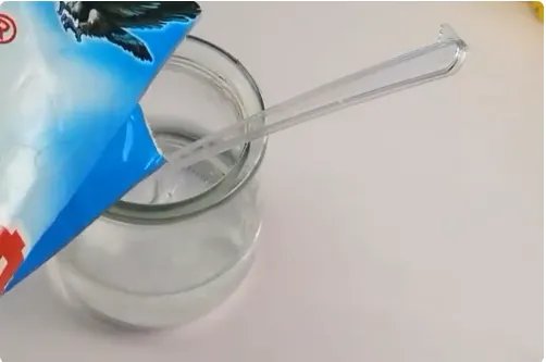 不用胶水和硼砂水和粘土和剃须泡怎么做起泡胶?